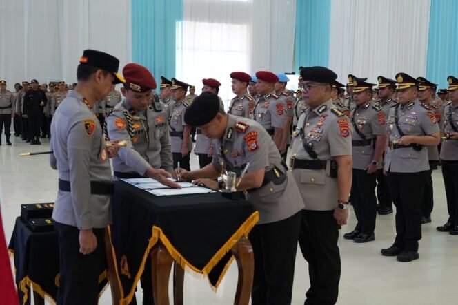 
 Suasana upacara serah terima jabatan (sertijab) di Aula Dharana Lastarya Polda Sultra, Jumat, 31 Juli 2026. Foto: Istimewa
