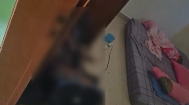 
 Jenazah pria ditemukan dalam kondisi membusuk di dalam kamar rumah di Motewe Muna. Foto: Istimewa