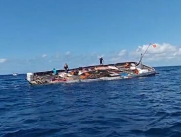 KM Mahkota Menui tenggelam di Perairan Pulau Samarengga Morowali. Foto: Istimewa