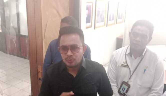 
 Anggota DPD RI Dapil Sulawesi Tenggara, La Ode Umar Bonte