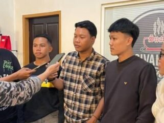 Ketua AMAN Sultra, Ikram (tengah). Foto: Istimewa