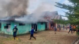 Rumah milik Ahmad Sabri di Kelurahan Tuoy, Kecamatan Unaaha, Kabupaten Konawe terbakar. Foto: Istimewa