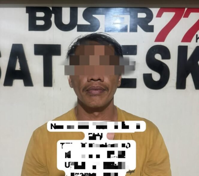 
 Tim URC Buser 77 Satreskrim bersama Unit Kamneg Satintelkam Polresta Kendari mengamankan seorang pria berinisial HA alias La Elu 