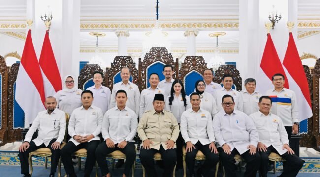 Presiden Prabowo Subianto bersama jajaran pengurus Kadin se-Indonesia di Istana Merdeka. Foto: Istimewa