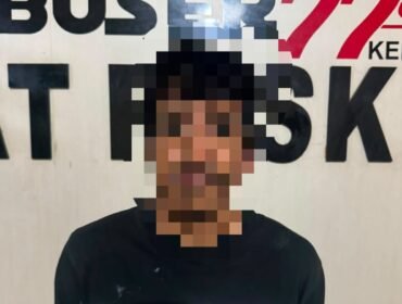 Pria isnial YU (29) ditangkap polisi setelah diduga curi sejumlah Handphone di Kendari. Foto: Istimewa