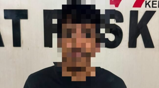 Pria isnial YU (29) ditangkap polisi setelah diduga curi sejumlah Handphone di Kendari. Foto: Istimewa
