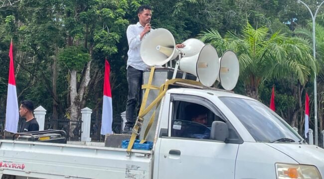 Jendral Lapangan Gempur Sultra, Sawal saat berorasi di depan Kantor Polda Sultra. Foto: Istimewa