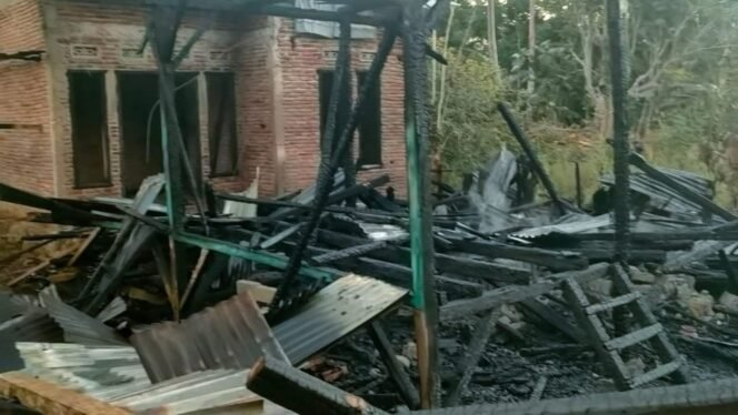 
 Rumah milik Muliadi di Kabupaten Muna Barat ludes dilalap api. Foto: Istimewa