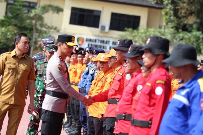 
 Polda Sulawesi Tenggara (Sultra) menyiapkan 631 personel gabungan untuk mengantisipasi dan menangani potensi kebakaran hutan dan lahan (karhutla) di wilayah Sultra. Foto: Istimewa