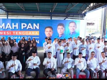Jajaran pengurus DPW PAN Sultra berfoto bersama saat kegiatan tasyakuran dalam rangka memperingati Hari Ulang Tahun (HUT) ke-28 PAN di Sekretariat DPW PAN Sultra. Foto: Istimewa