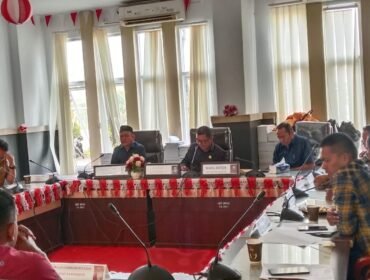 Rapat Dengar Pendapat (RDP) yang digelar Komisi III DPRD Kota Kendari terkait pelanggaran tata ruang yang dilakukan oleh PT Anoa Bintang Metalindo (ABM), Senin (31/8/2026). Foto: Penafaktual.com