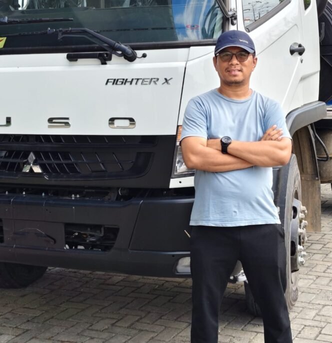 
 Bahar Rustajab, salah satu pengusaha jasa transportasi di Kota Kendari