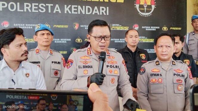 
 Kapolresta Kendari, Kombes Pol Edwin L Sengka saat konferensi pers di Mapolresta Kendari, Kamis, 6 Agustus 2026. Foto: Penafaktual.com