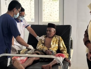 La Ane (74), warga Kelurahan Waumere, Kecamatan Tikep Muna Barat terpaksa harus menjalani perwakilan medis di rumah sakit setelah digigit seekor buaya. Foto: Istimewa