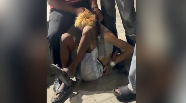 Pria insial DH (46) diamankan warga setelah terperogok hendak curi gerobak jualan di Kelurahan Watu-Watu Kendari. Foto: Istimewa