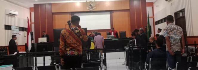 
 Sidang lanjutan perkara dugaan korupsi pembangunan Stadion Motowe yang bersumber dari APBD tahun 2023 yang digelar Senin, 24 Agustus 2026 malam. Foto: Penafaktual.com
