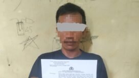 Pria inisial SR (41) ditangkap polisi kasus penipuan bermodus instalasi listrik di  Konawe Selatan. Foto: Istimewa