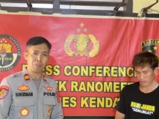 Kapolsek Ranometo, Iptu Sukirman (kiri) saat memberkan keterangan pers terkait video viral live Tik Tok Imran Al Mura (kanan) mengaku sebagai anggota Polri. Foto: Istimewa