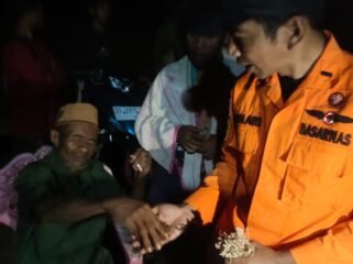 La Baadi (63) lansia yang hilang di hutan Tongkuno Kabupaten Muna ditemukan dalam kondisi selamat setelah tersesat tiga hari. Foto: Istimewa