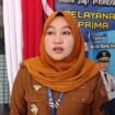 Kepala Samsat Kota Kendari, Elly Fitriaty saat diwawancara. Foto: Penafaktual.com
