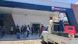 Koordinator aksi, Fardin Nage saat menyampaikan orasi. Foto: Istimewa