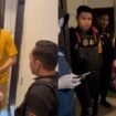 WAN asal Tiongkok (kaos kuning) terlibat cekcok dengan wanita inisial EL (kanan) diduga gegera tarif open BO. Foto: Istimewa