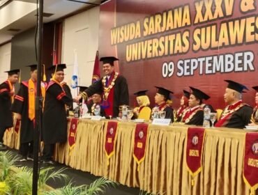 Rektor Unsultra, Prof. Dr. Emg, Jamhir Safani, S.Si., M. Si. saat menyalamai salah satu wisudawan pada Wisuda Sarjana XXXV di Hotel Claro Kendari, Rabu, 9 September 2026.Foto: Panafaktual.com