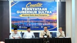Mantan Gubernur Sultra, Nur Alam (kedua dari kanan) saat menyampaikan keterang terkait akurasi data aset Pemprov Sultra di Hotel Horison Kendari. Foto: Penafaktual.com