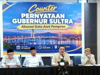 Mantan Gubernur Sultra, Nur Alam (kedua dari kanan) saat menyampaikan keterang terkait akurasi data aset Pemprov Sultra di Hotel Horison Kendari. Foto: Penafaktual.com