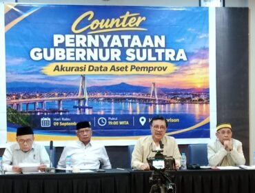 Mantan Gubernur Sultra, Nur Alam (kedua dari kanan) saat menyampaikan keterang terkait akurasi data aset Pemprov Sultra di Hotel Horison Kendari. Foto: Penafaktual.com