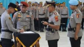 Kapolda Sultra, Irjen Pol Himawan Bayu Aji saat memimpin upacara sertijab pergantian jabatan Kapolresta Kendari. Foto: Istimewa