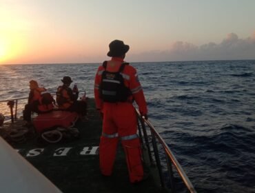 Tim SAR dikerahkan untuk melakukan operasi pencarian terhadap korban di Perairan Bombana. Foto: Istimewa