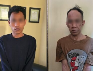 Dua pria pelaku tindak pinda pencurian handphone milik warga di Kelurahan Watu-Watu Kendari ditangkap Polisi. Foto: Istimewa