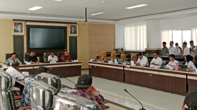 
 Rapat Dengar Pendapat  (RDP) yang digelar DPRD Kota Kendari terkait pengelolaan SPPG di wilayah Kota Kendari, Selasa, 22 September 2026. Foro:Penafaktual.com