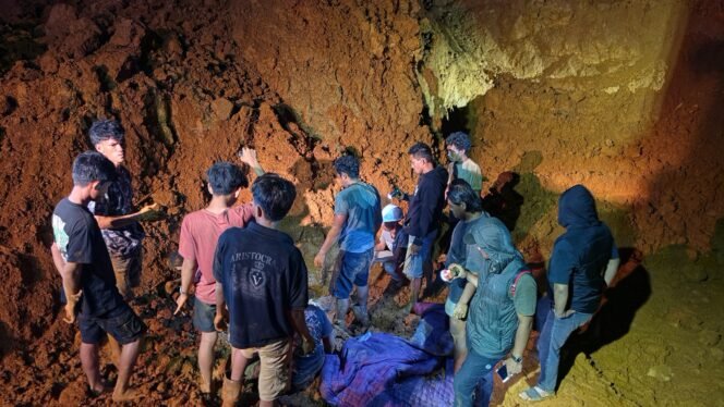 
 Proses evakuasi pekerja yang tertimbun tanah longsor di area tambang PT KDI di Desa La Meruru, Kecamatan Langgikima, Konawe Utara. Foto: Istimewa