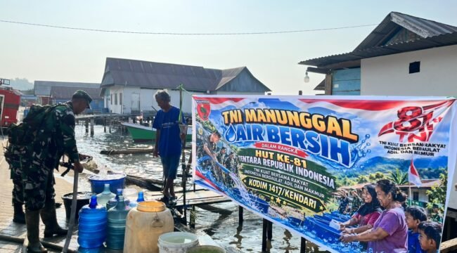 Komando Distrik Militer (Kodim) 1417/Kendari melaksanakan kegiatan TNI Manunggal Air bersih bagi masyarakat di momen HUT TNI ke-81. Foto: Istimewa