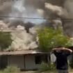 Tampak asam hitam membumbung ke udara  yang timbul akibat kebakaran rumah milik warga di Kelurahan Kasupute Kecamatan Wawotobi Kabupaten Konawe. Foto: Istimewa
