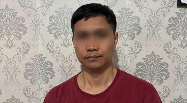 Seorang driver ojek online (ojol) inisial RI (38) ditangkap polisi setelah diduga melakukan aksi begal payudra mahasiswi di Kendari. Foto: Istimewa