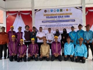 Tim Dosen PKM FKIP Unkhair berpose bersama anak binaan LKPA Kelas II Ternate usai pelatihan musik tradisional. Foto: Istimewa
