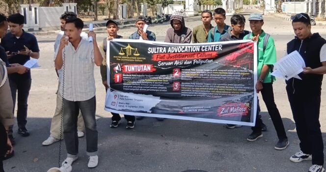 
 SAC menggelar aksi demonstrasi di depan Markas Kepolisian Daerah Sulawesi Tenggara. Foto: Istimewa