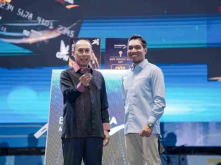 Gubernur Sultra, Andi Sumangerukka, (kiri) dan Direktur Utama Bank Sultra, Andri Permana Diputra Abubakar. Foto: Istimewa