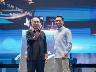 Gubernur Sultra, Andi Sumangerukka, (kiri) dan Direktur Utama Bank Sultra, Andri Permana Diputra Abubakar. Foto: Istimewa
