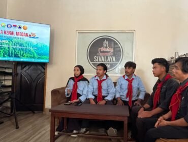 Mahasiswa Pencinta Alam Universitas Haluoleo (MAHACALA UHO) saat konferensi pers di salah satu coffee shop di Kendari. Foto: Istimewa
