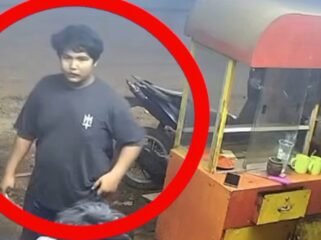 Terekam CCTV, pria berkaos hitam ini diduga gelapkan motor karyawan gorengan di Kelurahan Dawi-dawi, Kecamatan Pomalaa, Kabupaten Kolaka. Foto: Istimewa