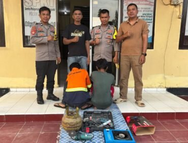 Kepolisian Sektor Labandia menangkap dua pria pelaku pencurian baranh di rumah dinas SD 1 Labandia Koltim. Foto:Istimewa