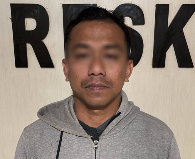 
 Oknum Sat Pol PP Sultra, inisial AD ditangkap Sat Reskrim Polresta Kendari setelah diduga aniaya mahasiswa saat demo. Foto: Istimewa