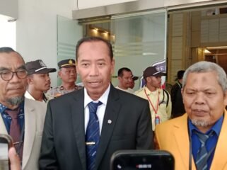 Wakil Menteri Pendidikan Tinggi, Sains dan Teknologi Republik Indonesia (Wamendiktisaintek RI) Fauzan (tengah). Foto: Penafaktual.com