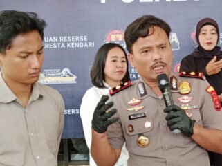 Kasat Reskrim Polresta Kendari, Kompol Welliwanto Malau (kanan) saat konferensi pers di Mapolresta Kendari, Minggu (19/10/2026). Foto: Panafaktual.com