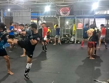 Suasana Training Center (TC) atlet Muaythai Kota Kendari di Camp 10.2 Kendari jelang Porprov Sultra 2026. Foto: Istimewa
