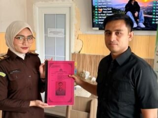 Berkas perkara kasus Tambang Galian C tanpa izin di Moramo Utara diserahkan ke Kejaksaan. Foto: Istimewa